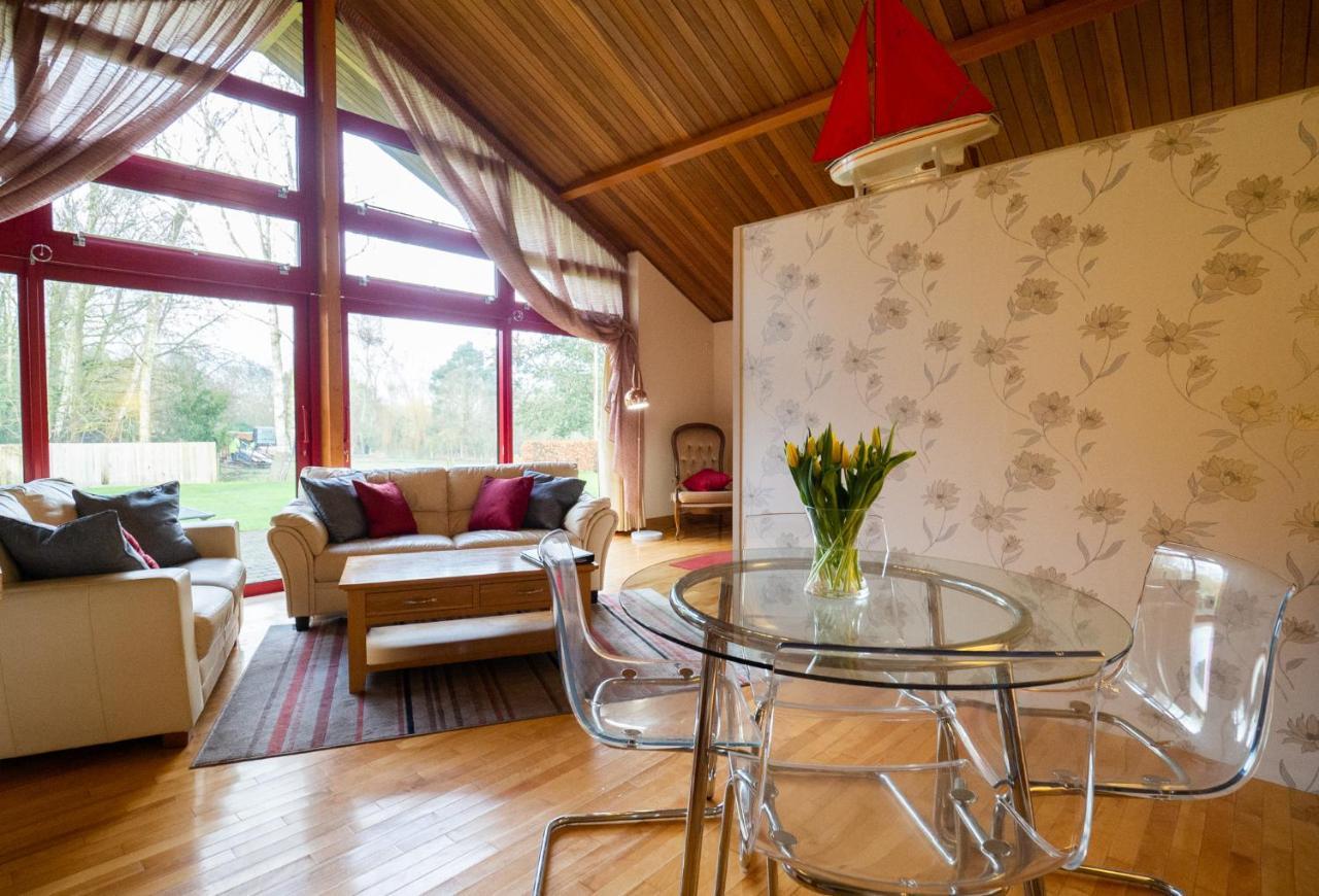 Surlingham Lodge Studio Large Family Cottage NWI Kültér fotó
